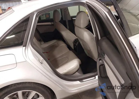 2013 Audi A4 2.0T Premium z USA, uszkodzony, nr VIN WAUFFAFL2DN019171